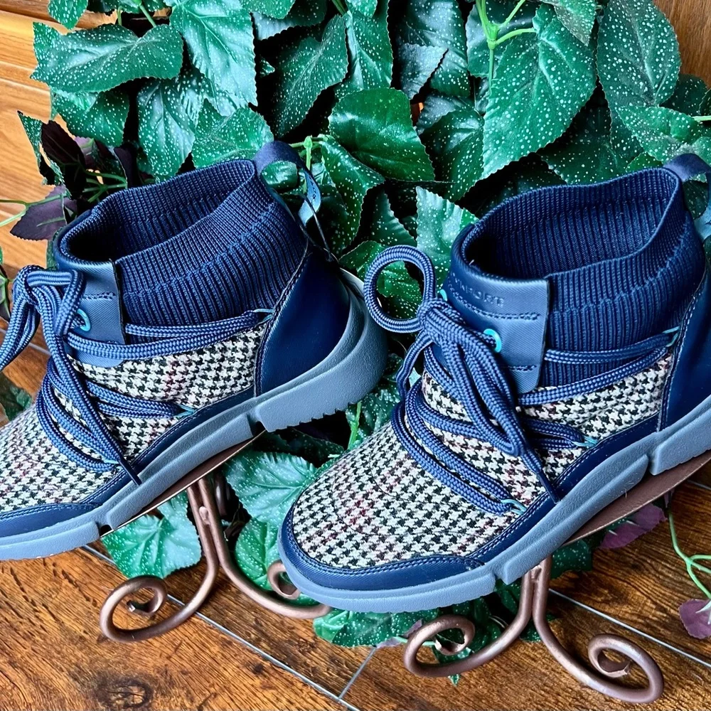 FINAL PRICE DROP $10: NWT, Rockport Women’s Bungee Bootie 
Size: Women’s 6.5 - Picture 6 of 15